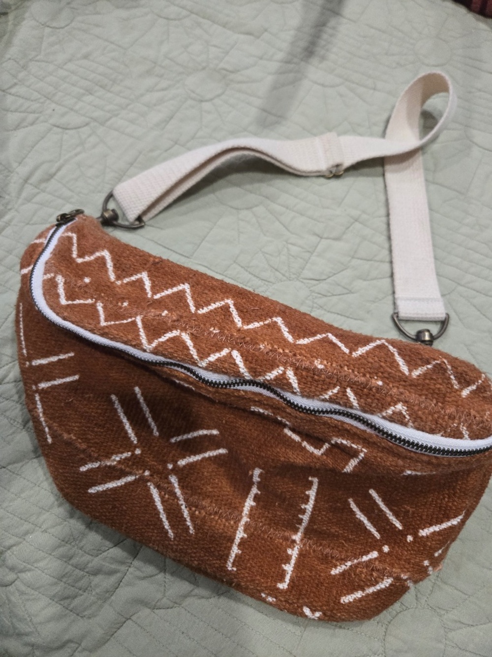 Jenna Bee Rust zigzag Sling bag euc